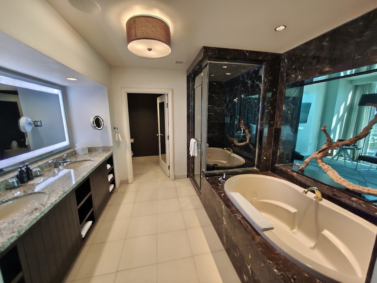 W Las Vegas / Mandalay 60th-Floor Sky-View Executive Hospitality Suite